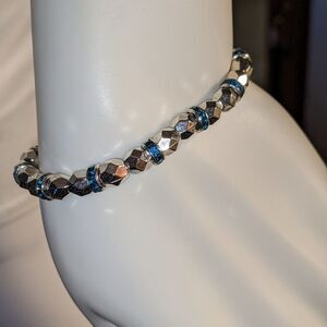 Vintage silver & crystal blue faceted irredecant stretch bracelet